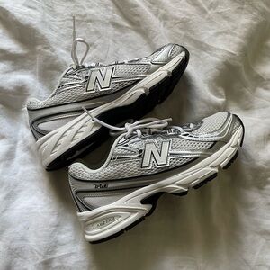 New Balance 740 Sneakers